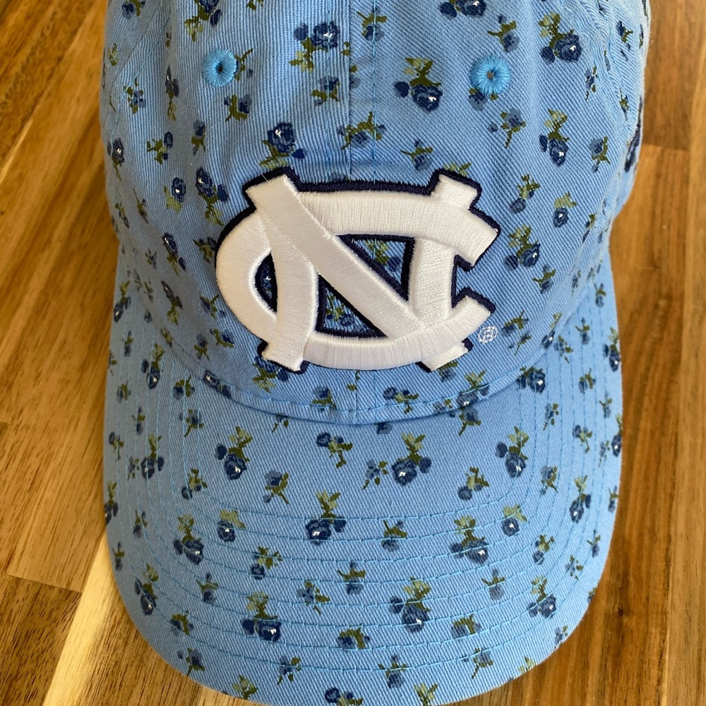 North Carolina Tar Heels New Era Women's Floral Adjustable Hat - Carolina Blue